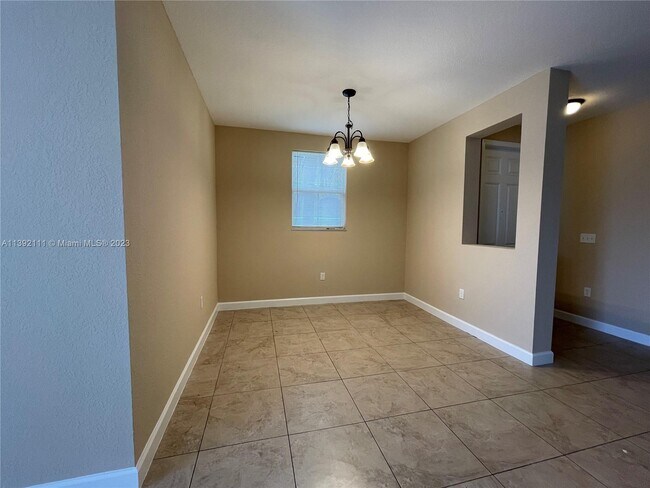 Foto del edificio - 1019 NE 208th St