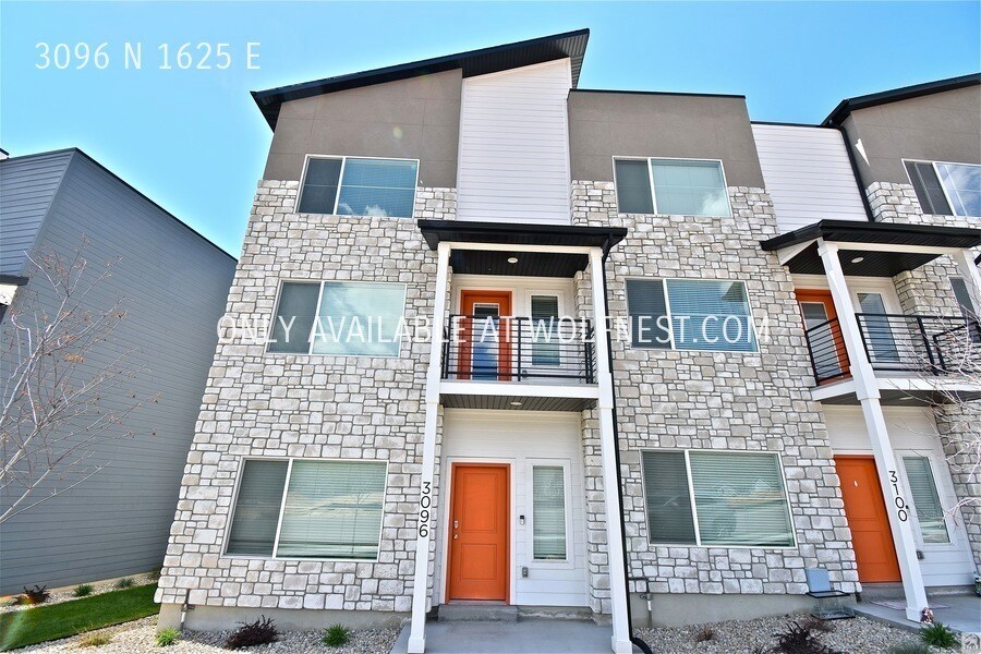 Primary Photo - Stunning 4 Bedroom Layton Townhome! No Dep...