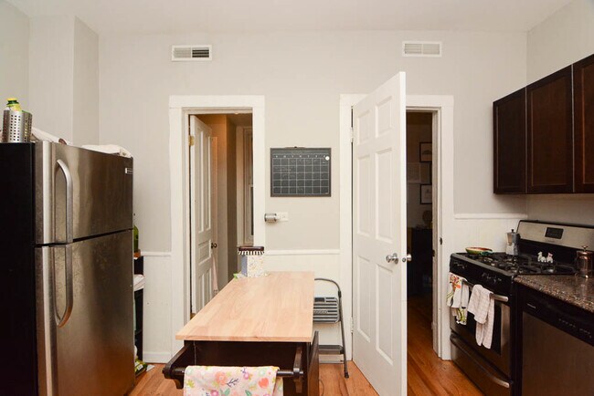 Foto del edificio - 1248 N Greenview Ave