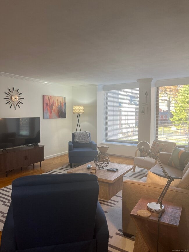 Building Photo - 1 Gold St