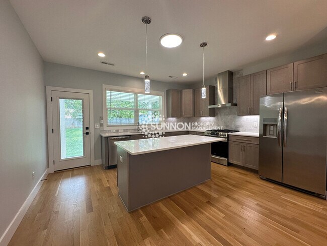 Foto del edificio - Gorgeous Updated 4 Bedroom Ranch Home