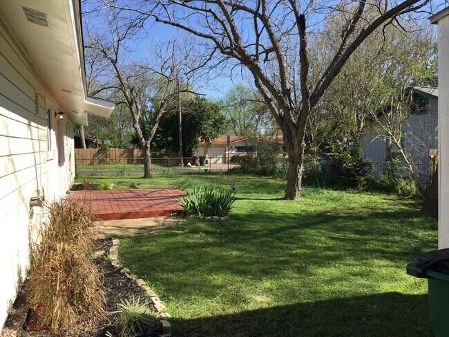 Building Photo - 1405 Green Forest Dr