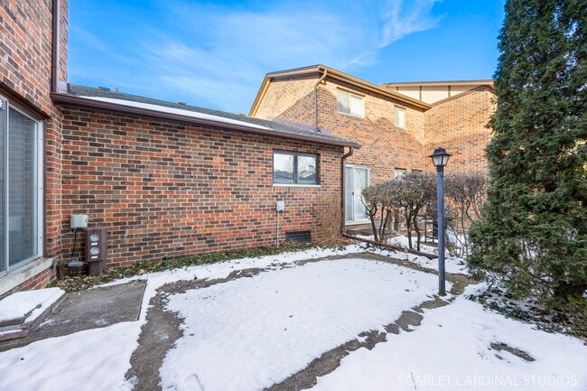 Foto del edificio - 1S213 Holyoke Ln