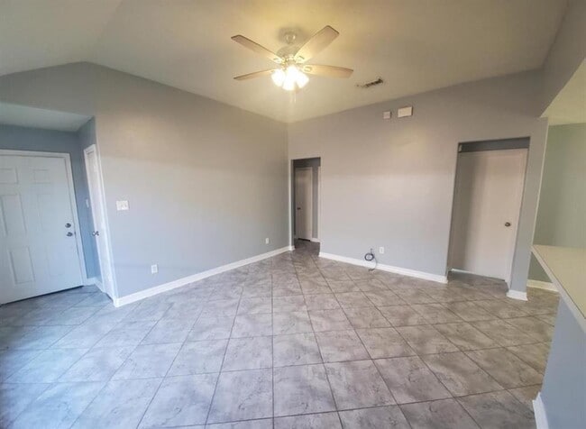 Building Photo - 14927 Diamond Way