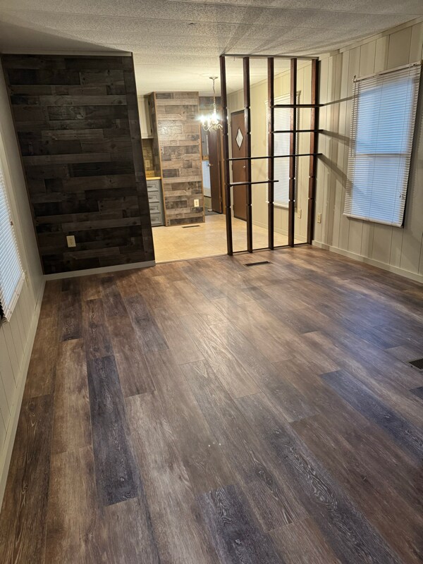 Foto del edificio - 655 Holbert Rd