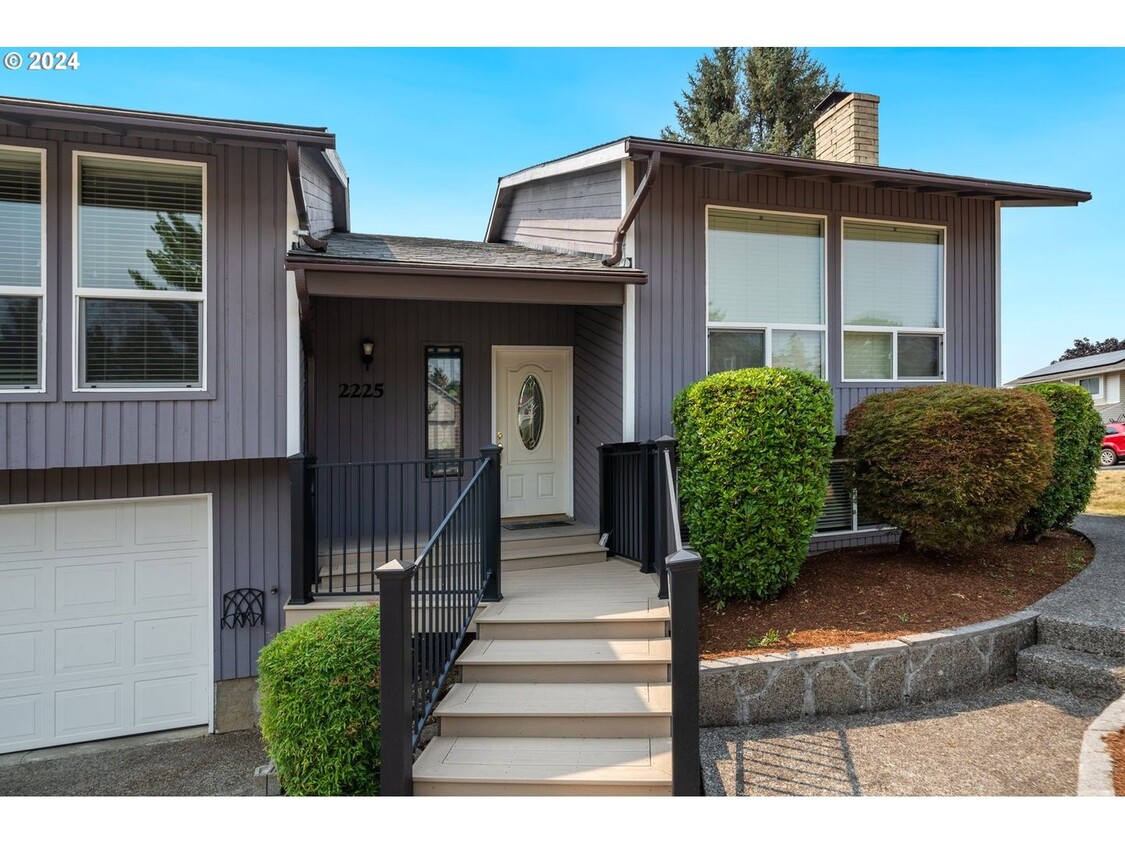 Primary Photo - 3Bd/2.5Ba Plus Bonus Room ~ 2 Car garage, ...