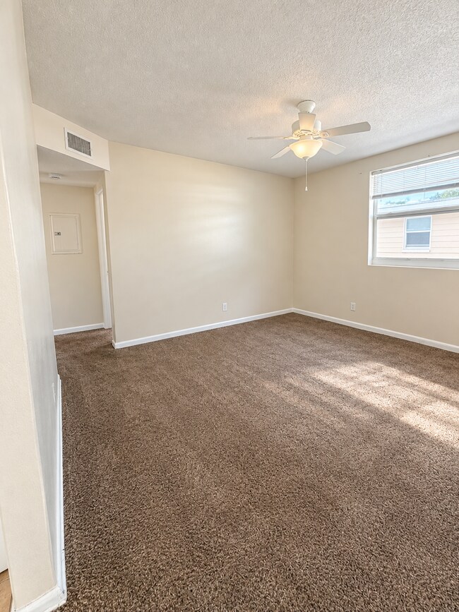 Sala de estar - 2730 Hamilton Cir
