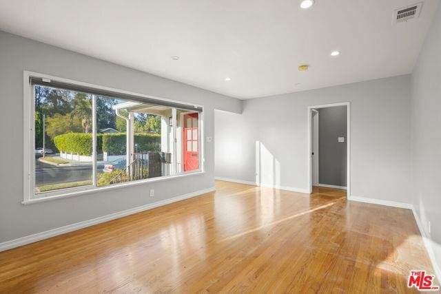 Foto del edificio - 16712 McCormick Street, Los Angeles, CA 91...