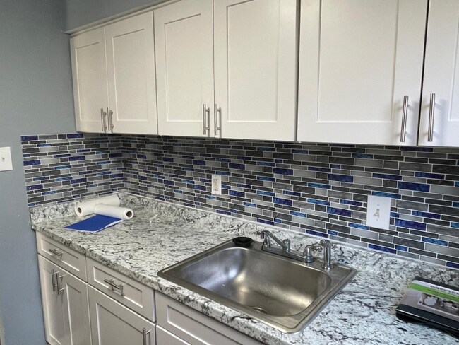 Foto del edificio - 7178 Donnell Pl