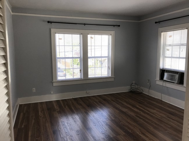 living room - 4310 Garrow St