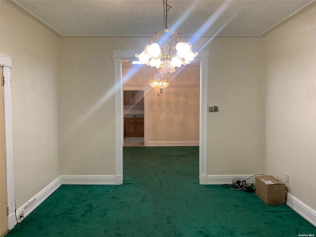 Building Photo - 166-25 88th Ave