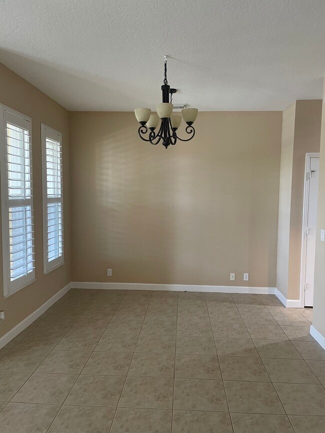Dinning room - 10496 SW Westlawn Blvd