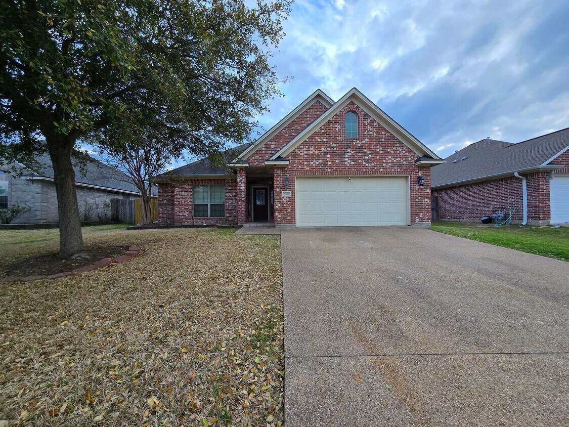 Foto del edificio - Beautiful 3/2 House in Edelweiss Subdivision!