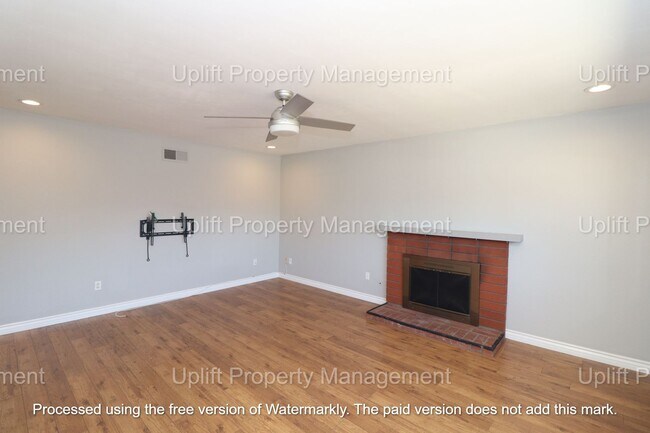 Foto del edificio - Charming 3-Bed, 2-Bath Home in Cul- De- Sa...