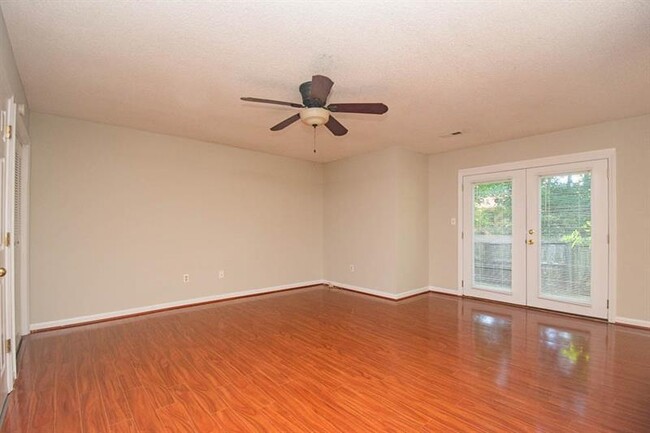 Foto del edificio - 1916 Cheatham Woods Dr SW