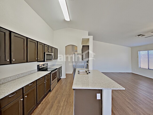 Foto del edificio - 7547 W Vermont Ave