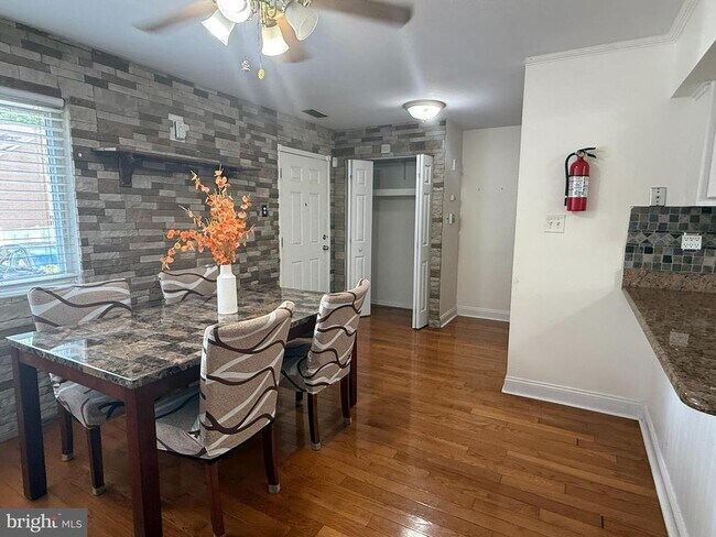 Foto del edificio - 1080 Pendleton Ct