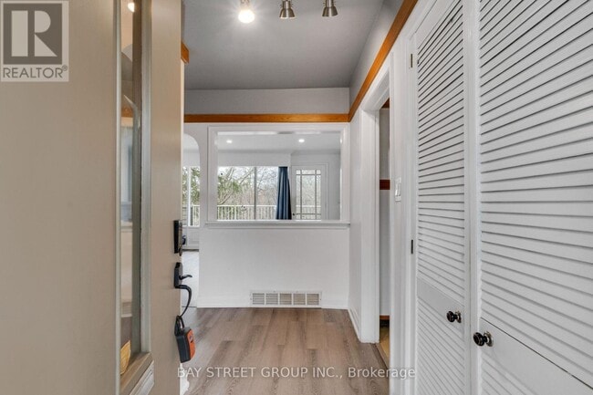 Building Photo - 2558 Mindemoya Rd