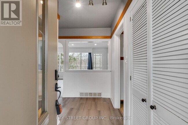 Photo du bâtiment - 2558 Mindemoya Rd