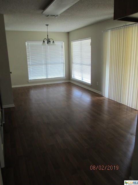 Foto del edificio - 517 Camelot Dr