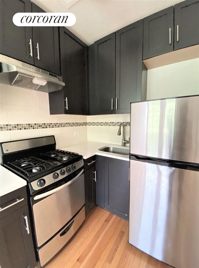 Building Photo - 159 W 85th St