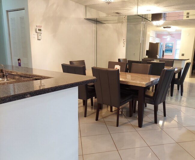 Foto del edificio - 14895 Builtmore Way