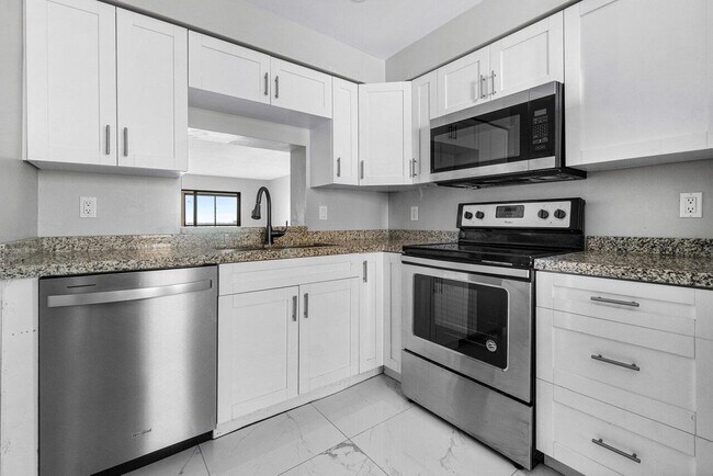 Foto del edificio - 7310 Ashford Pl