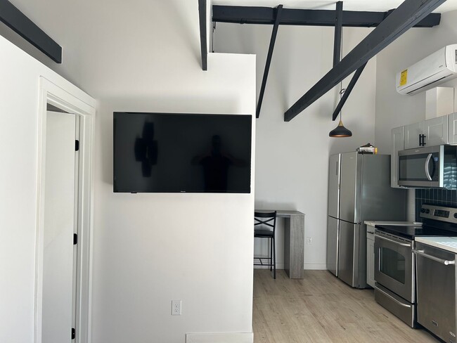 Building Photo - OLIVE 5960