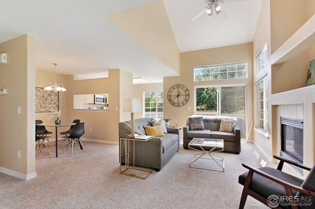 Building Photo - IMMACULATE 2 BED/1.5 BATH TOWNHOME IN LONGMONT - AVAILABLE NOW!