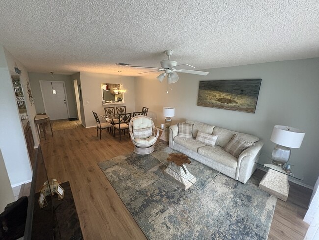 Building Photo - 305 Mission Trail W