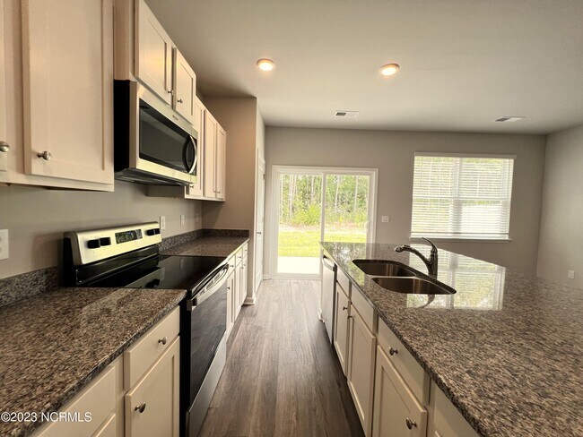 Foto del edificio - 3582 Roseblossom Dr