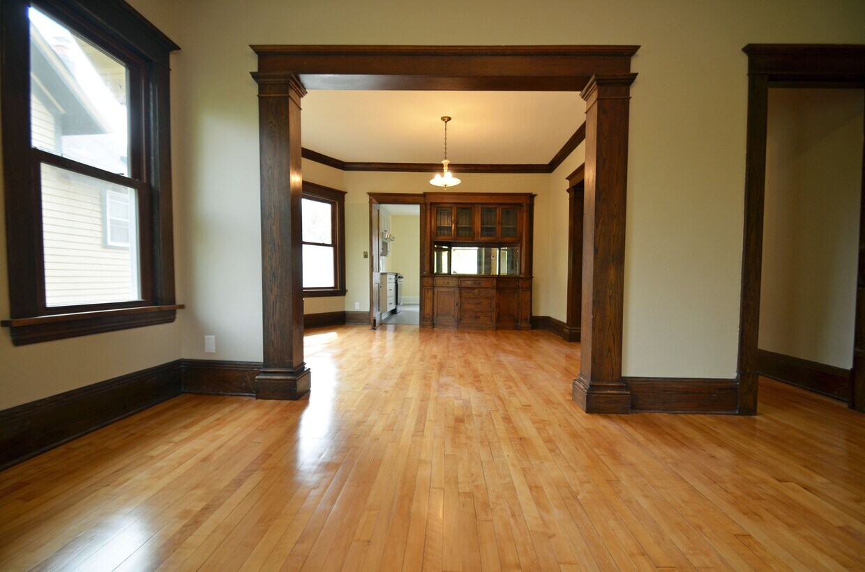 Dining Area - 2606 Emerson Avenue South