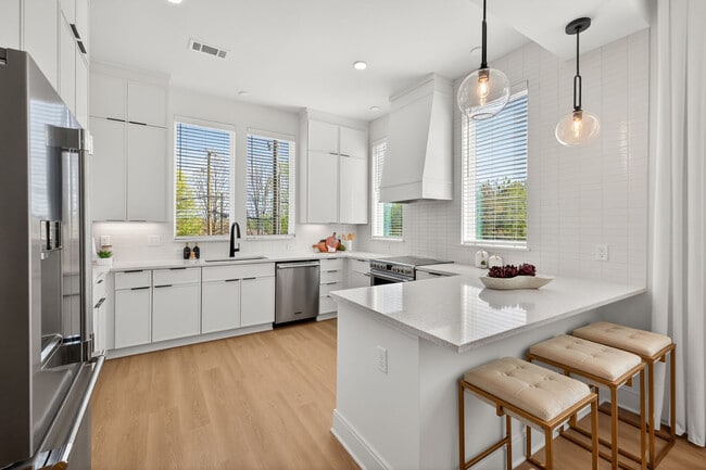 Building Photo - Ballantyne Townhomes at Elm