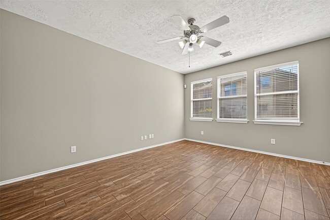 Building Photo - 110 N Burberry Park Cir