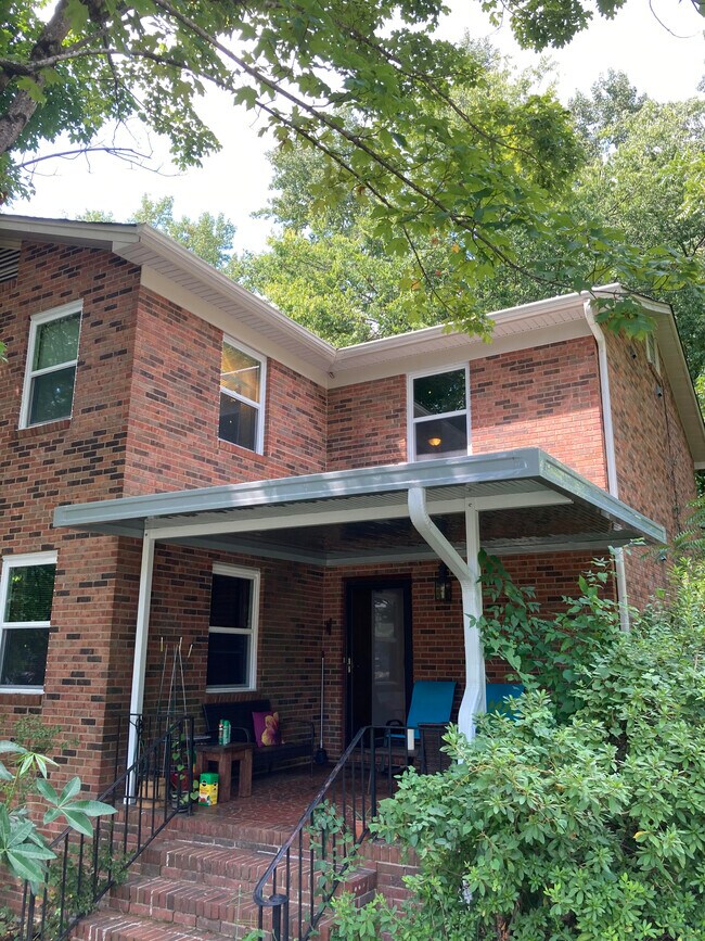 Foto del edificio - 3338 Silver Stream Rd