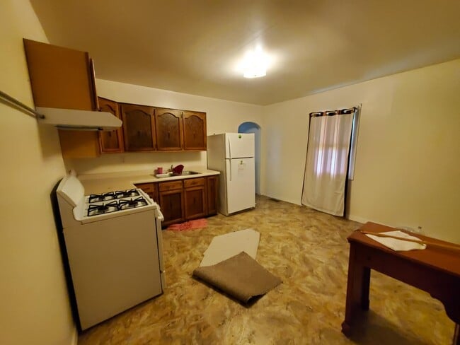 Building Photo - 1524 E Whitmer St