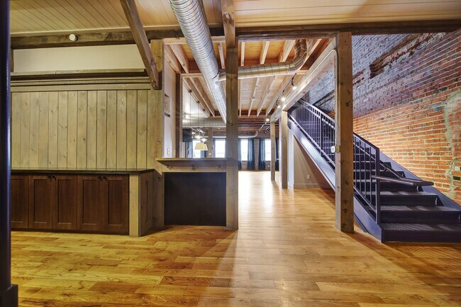 Building Photo - Uptown Gastonia Loft