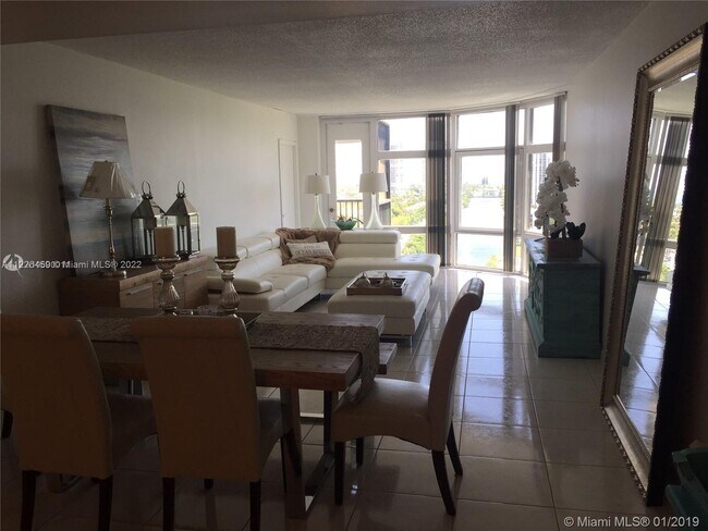 Foto del edificio - 3375 N Country Club Dr