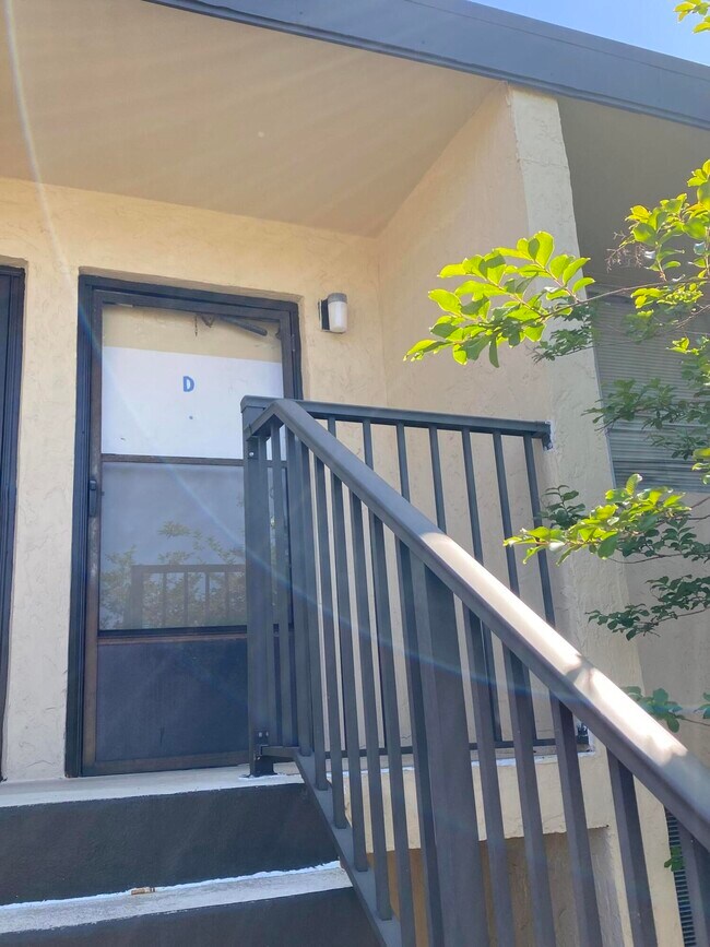 Building Photo - 300 Miracle Strip Pkwy SW