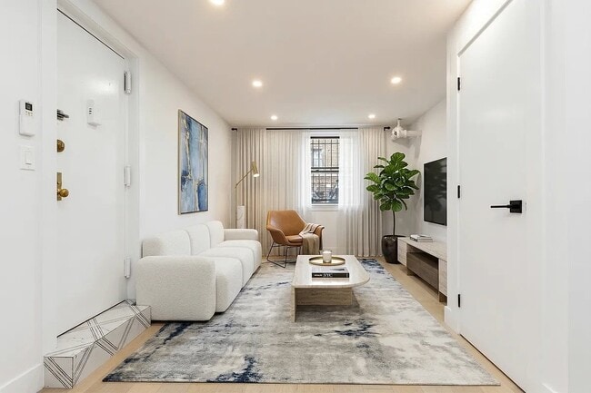 Building Photo - 704 Eighth Avenue
