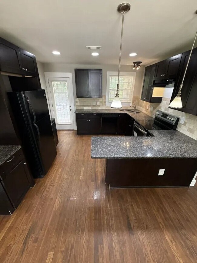 Foto del edificio - 2578 Rockcliff Rd SE