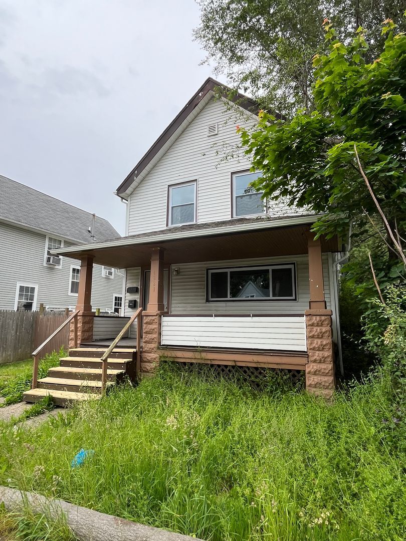 4221 Newark Ave Cleveland, OH 44109 – photo 2