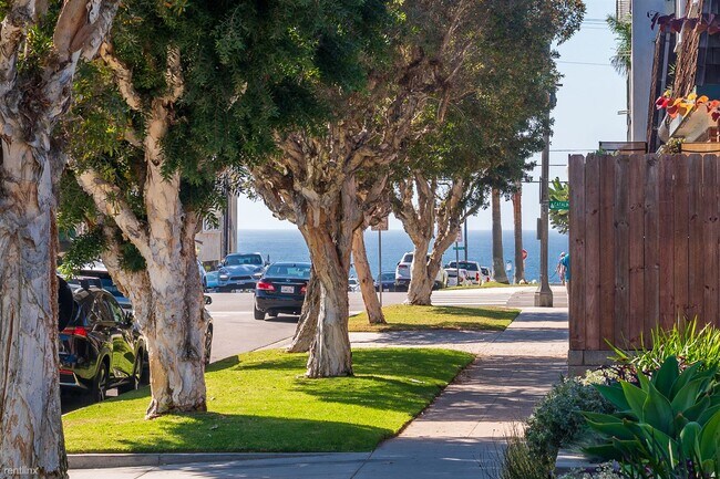 Foto del edificio - 3 br, 2 bath Triplex - 207 Avenue C Front ...