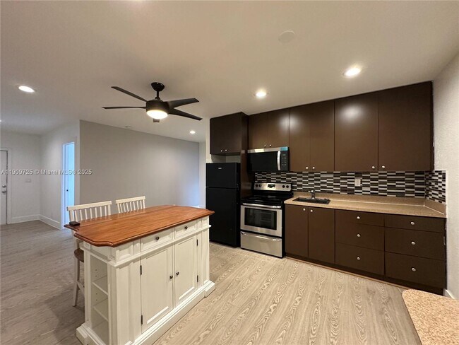 Foto del edificio - 108 NW 2nd Ave