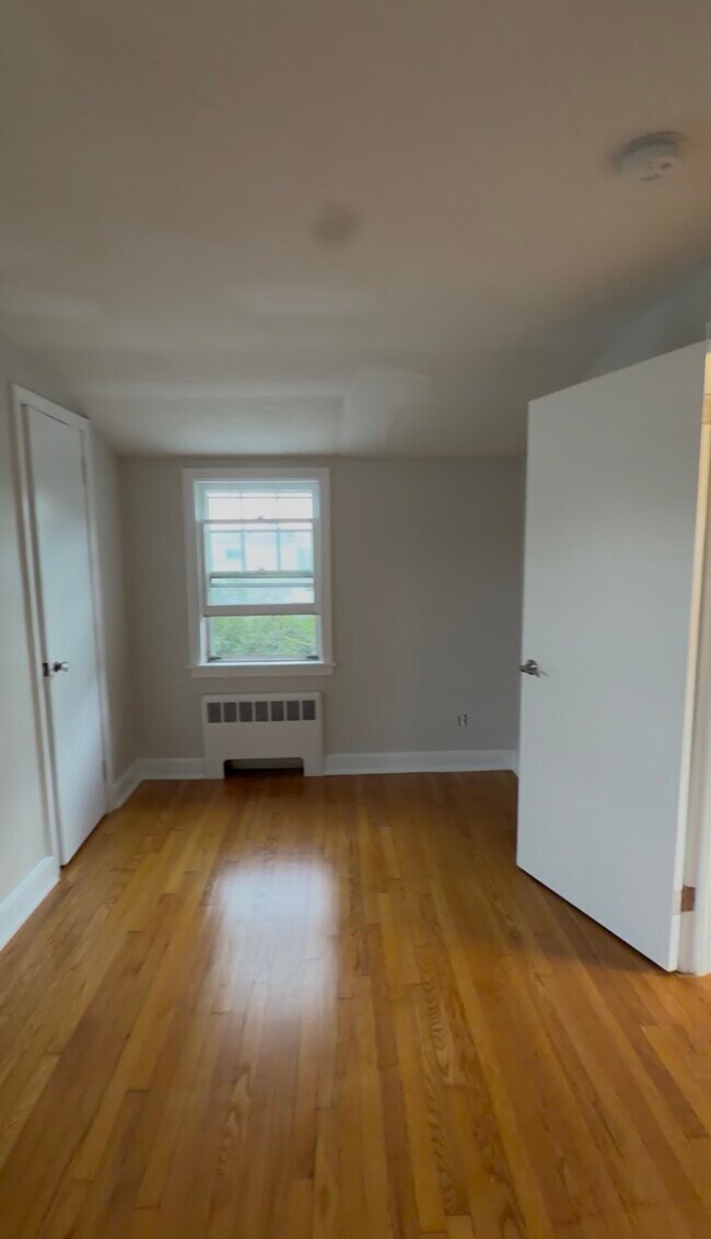 Building Photo - 625 Clark St