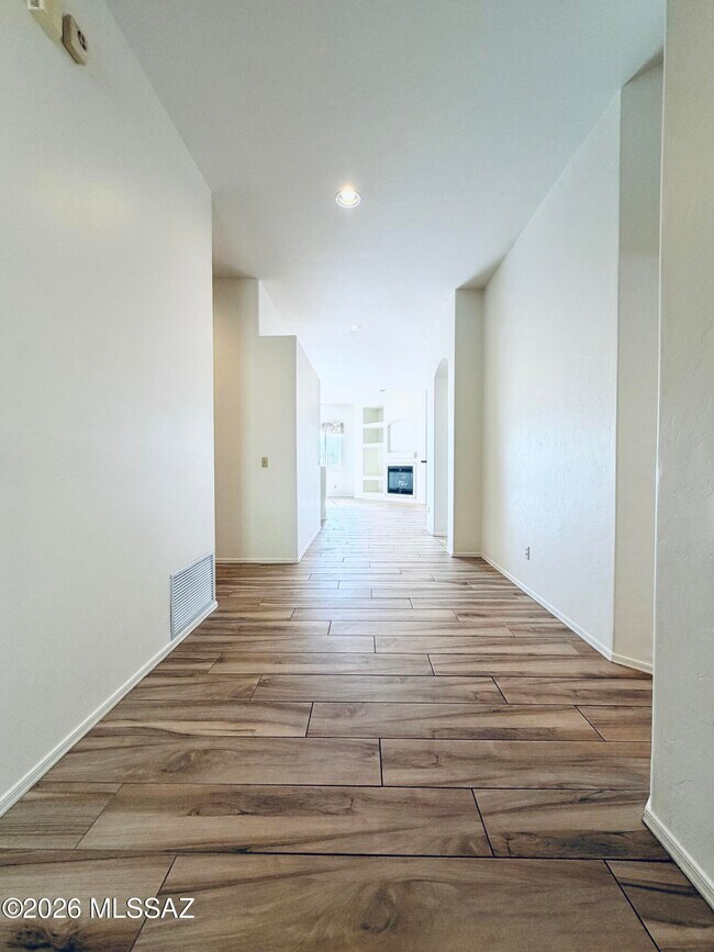 Building Photo - 5206 N Canyon Rise Pl