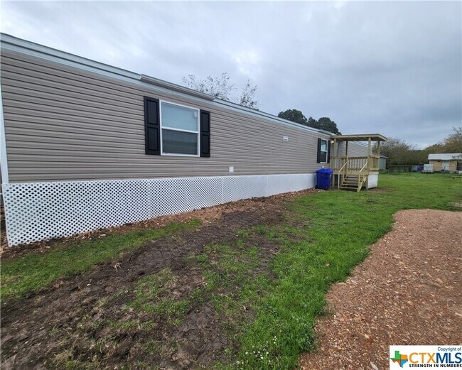 Building Photo - 308 Concrete St