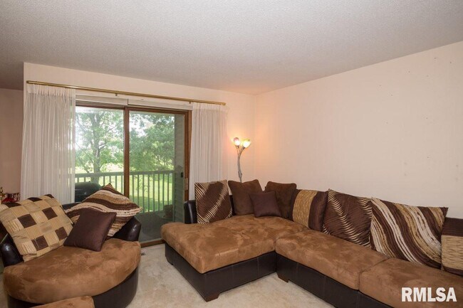 Foto del edificio - 3105 Parkwild Dr