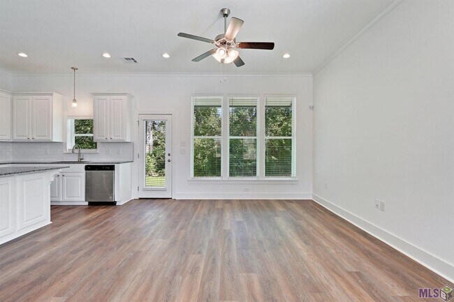 Building Photo - 3 Bed, 2.5 Bath Home Near LSU – Available ...