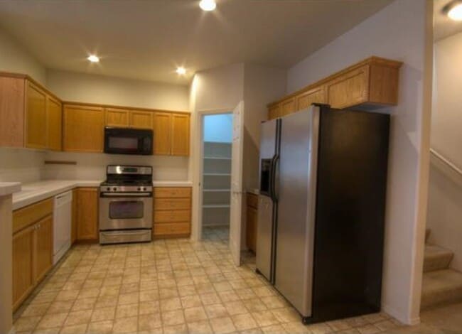 Building Photo - Corner 2 Bed 2.5 Bath Townhome - Garage an...